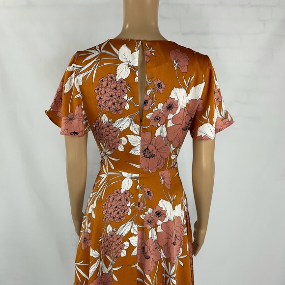 Express Floral Print Mini Dress - Picture 4 of 8